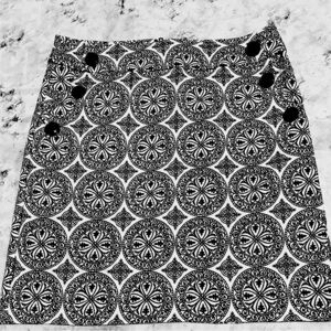 Stoosh black and white print skirt size Medium in excellent condition